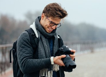 Photoshoot Poses: Tips, Examples and Ideas for Beginners